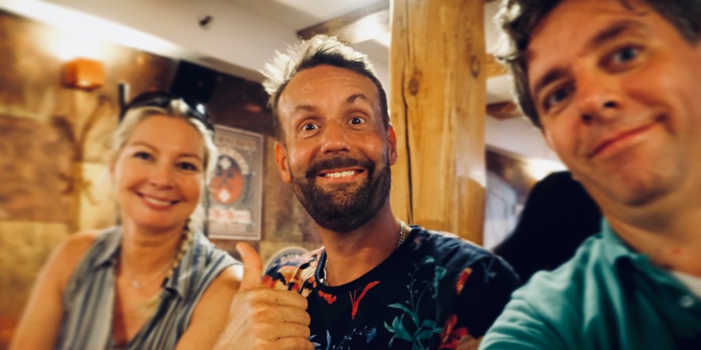 Foto på Bouvetmedarbetaren Christer Hagman tillsammans med två kollegor