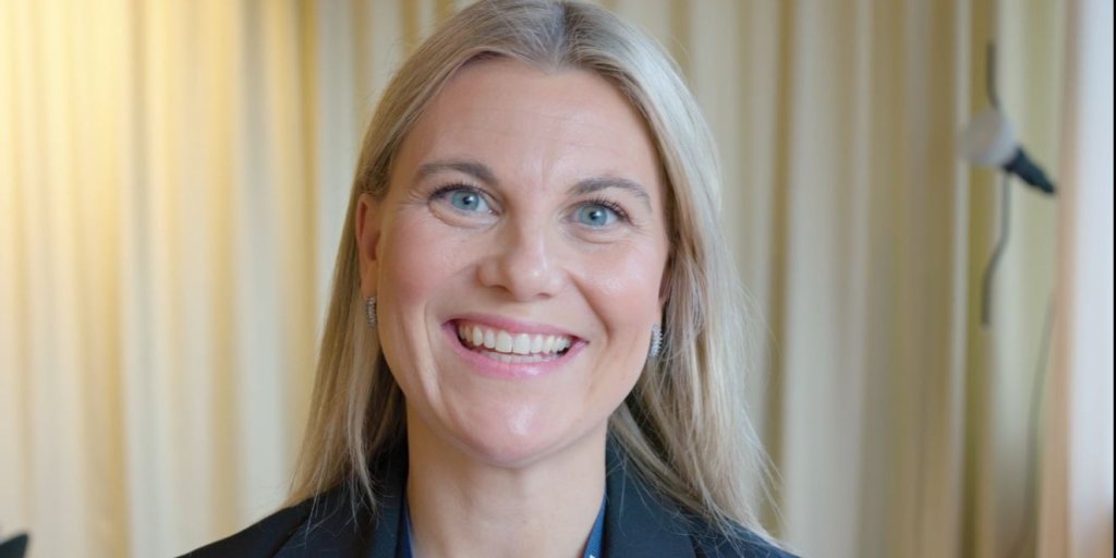 Porträttbild inomhus på Bouvets medarbetare Ane Ravna Rörmoen