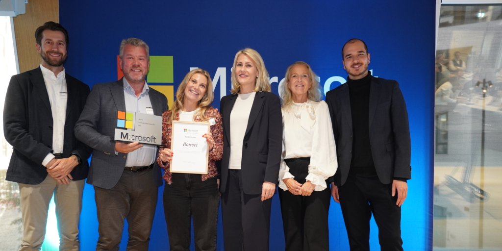 Bilde fra kåringen. Til venstere: Marius Andreassen, Lars Harald Øvrebø og Ane Ravna Rørmoen som representere Bouvet. Til høyere: Morten Skogly, Karin Sørby og Kristine Dahl Steidel fra Microsoft. 